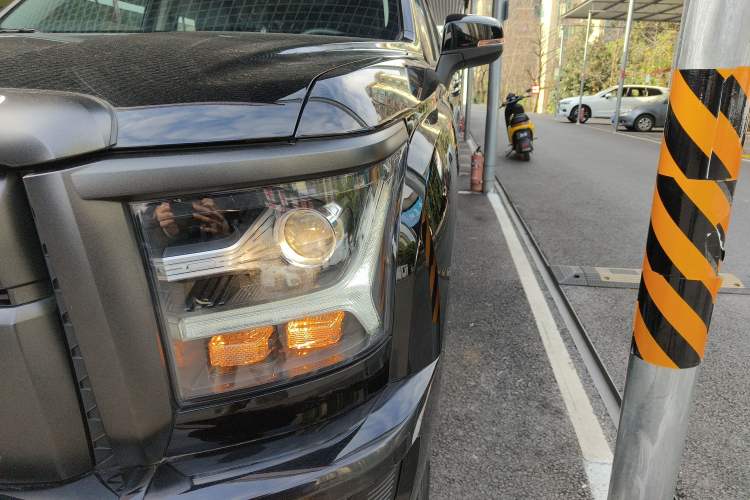 Used Great Wall King Kong Poer 2024 2.0T Automatic 8AT Diesel Two-Wheel-Drive Elite Flatbed
