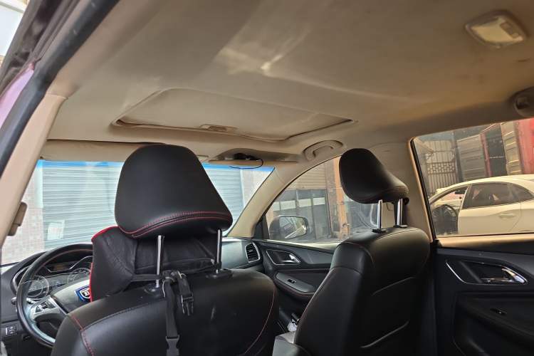 Used Baojun 560 2015 1.8L manual luxury version
