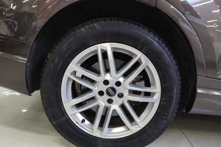 Used Audi Q7 2018 40 TFSI Comfort Model