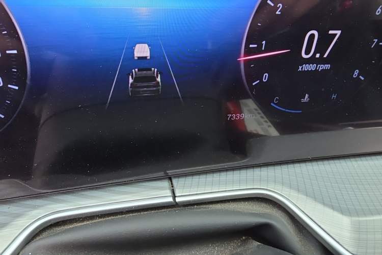 Used EXEED Lingyun 2025 Model 300T Two-Wheel-Drive Moonlit Night Edition Odometer Close Up