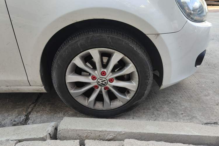 Used Volkswagen Golf 2012 1.6L Automatic Comfort Model Right Front Wheel Hub