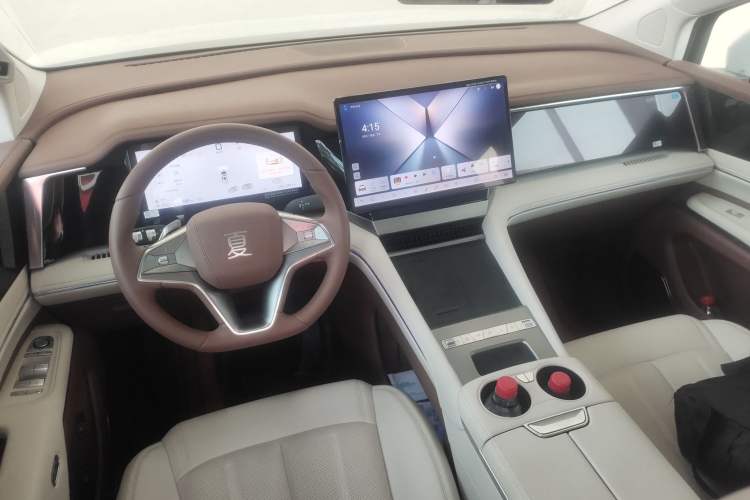 Used BYD Xia 2025 DM-i 1.5T 180km Excellence Model Center Console