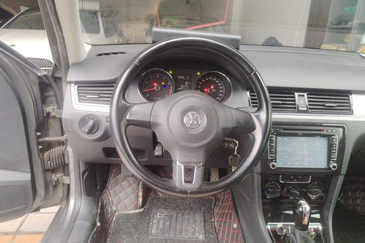 Used Volkswagen Bora 2014 1.6L Automatic Fashion Model Steering Wheel