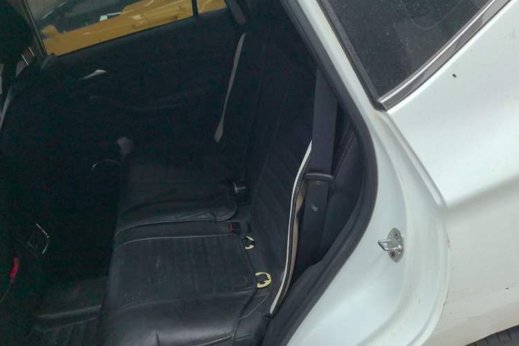 Used BYD Song 2020 Classic Edition 1.5T Automatic Elite Model Interior 4