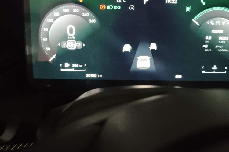 Used Lynk & Co 03 2023 2.0TD DCT JingPro Odometer Close Up