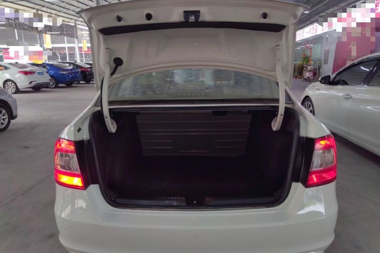 Used Skoda Rapid 2015 1.6L Automatic Smart Selection Model
