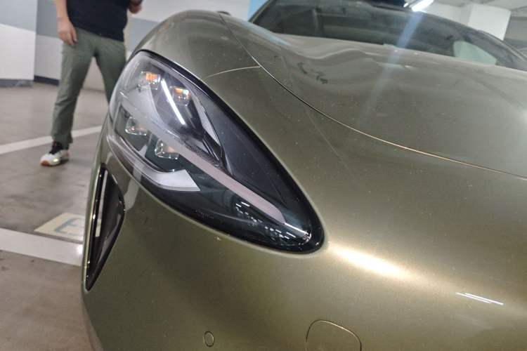 Used Xiaomi Auto SU7 2024 Four-Wheel Drive Ultra-Long Range Advanced Intelligent Driving Max Edition Right Front Headlight