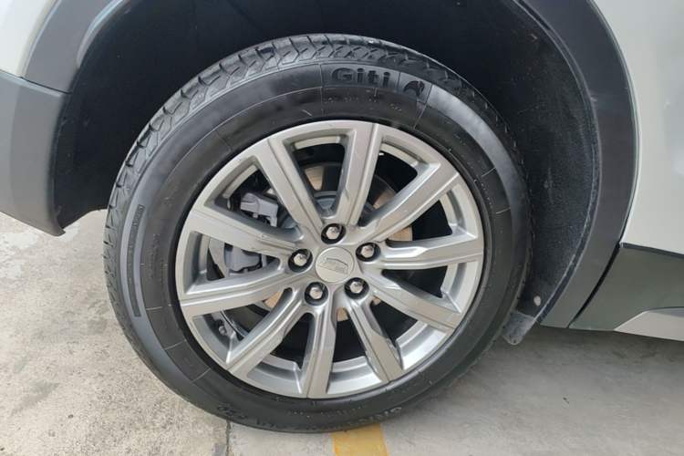 Used Cadillac XT4 2018 28T Two-Wheel-Drive Luxury Model
