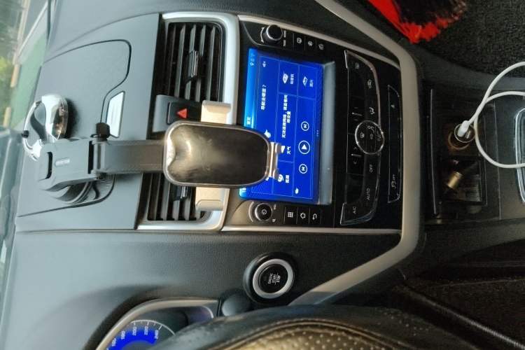 Used Geely Auto Emgrand 2016 Sedan 1.5L Manual Upward Edition Audio And AC Panel