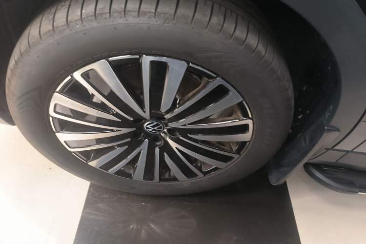 Used Volkswagen Tavendor 2024 330TSI Luxury Touring - All-Inclusive Edition Exterior 4