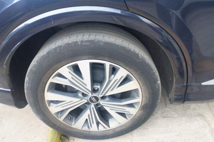Used Audi Q4 e-tron 2024 40 e-tron Adventure Edition Right Rear Wheel Hub
