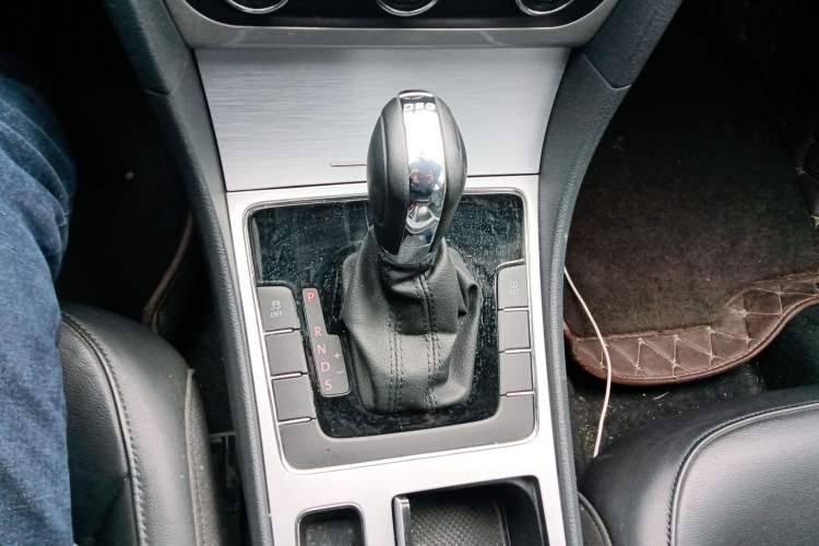 Used Volkswagen Passat 2015 1.8TSI DSG Prestige Edition Gear Lever