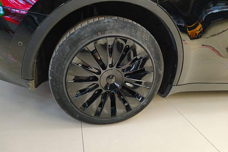 Used Tesla Model Y 2023 Long-Range All-Wheel-Drive Version