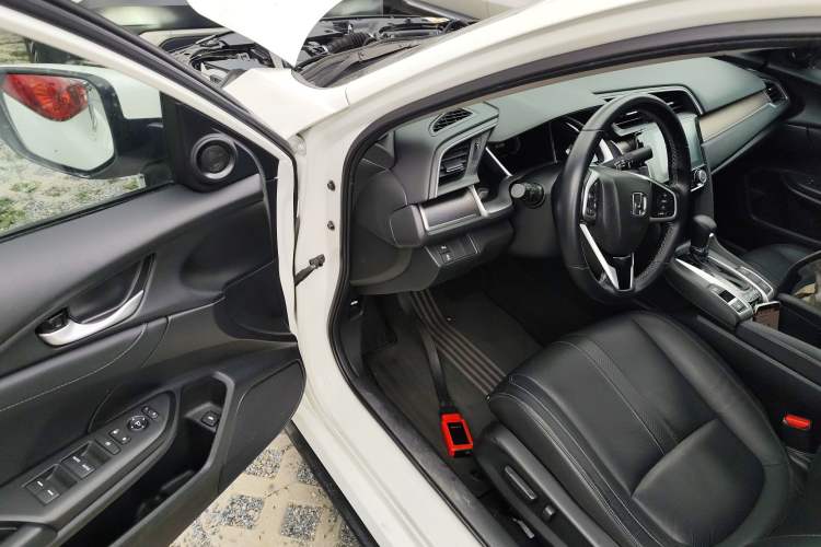 Used Honda Civic 2016 220TURBO CVT Prestige Edition
