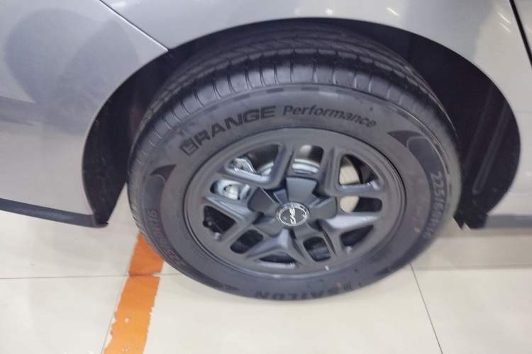 Used BYD Seal 05 DM-i 2025 DM-i Smart Drive 55KM Luxury Model Right Rear Wheel Hub