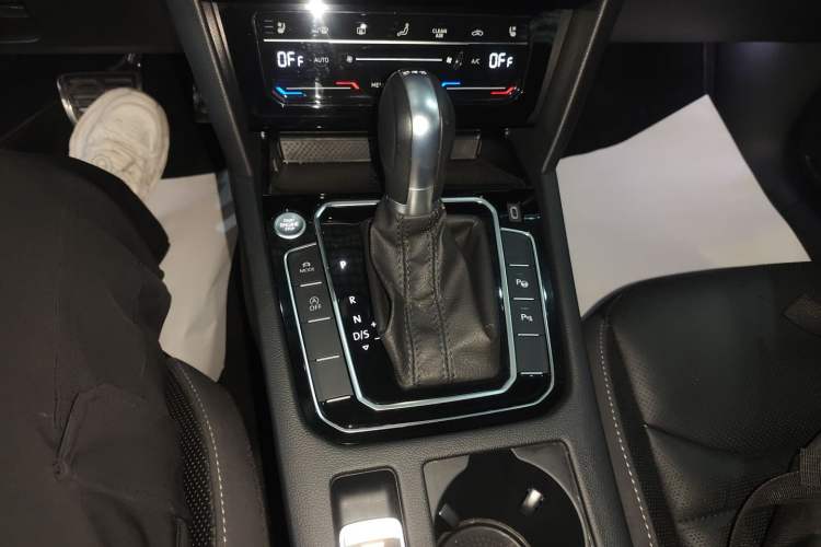 Used Volkswagen FAW-Volkswagen CC 2023 Hunting Vehicle 380TSI Hunter's Heart Edition Gear Lever