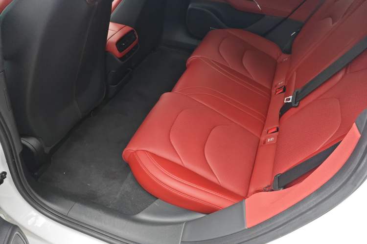 Used Xiaomi Auto SU7 2024 Four-Wheel Drive Ultra-Long Range Advanced Intelligent Driving Max Edition Left Rear Seat