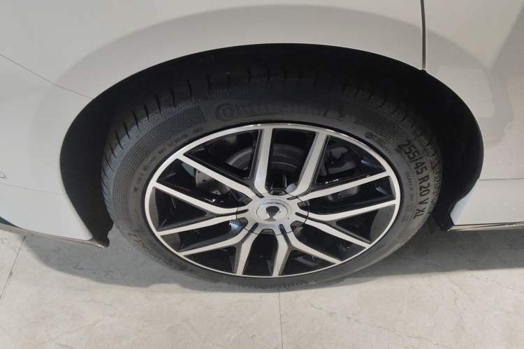 Used Denza Z9 2024 1100 km Four-Wheel Drive Max Version