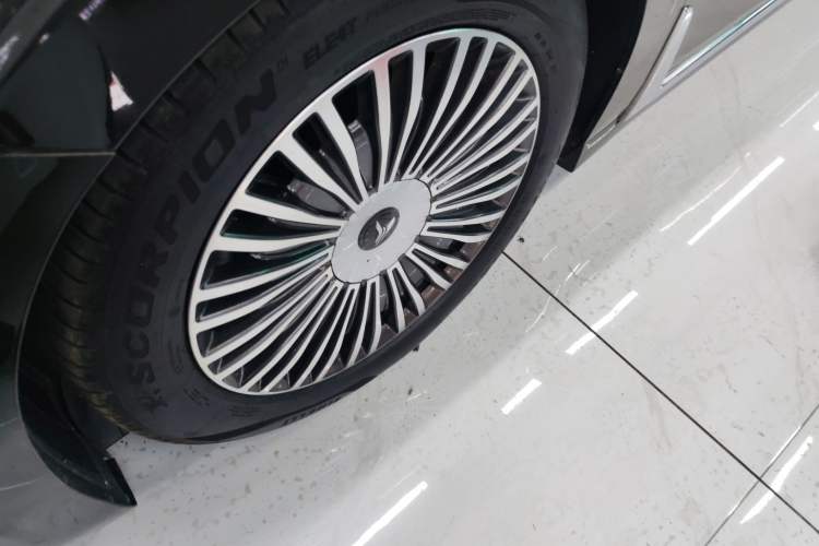 Used VOYAH Dream 2025 PHEV Four-Wheel-Drive Flagship Kunpeng Edition Exterior 4