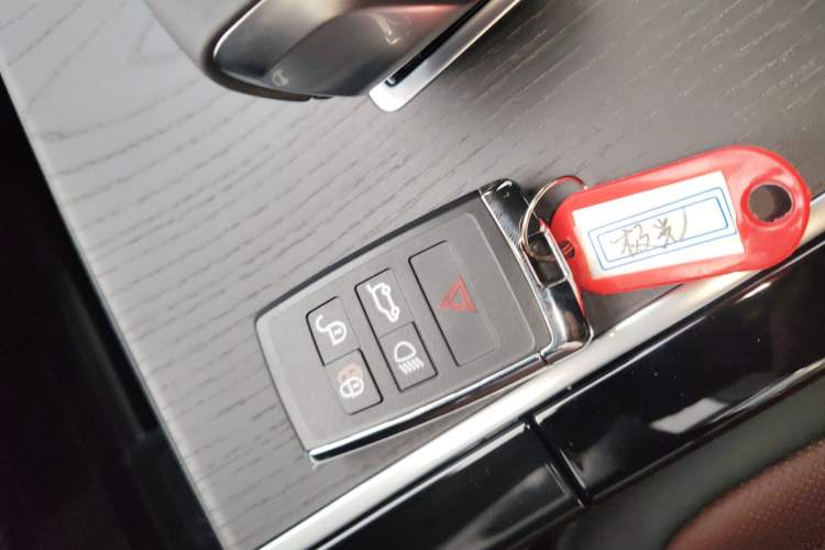 Used Land Rover Range Evoque 2026 Model Range Rover Velar L SE
