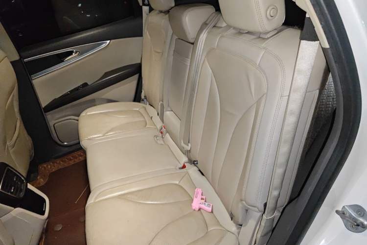 Used Lincoln MKX 2017 2.0T Two-Wheel Drive Deluxe Edition Left Rear Seat