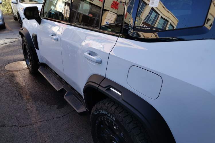 Used JETOUR Traveler 2024 2.0T All-Wheel-Drive Silver Dragon Wings