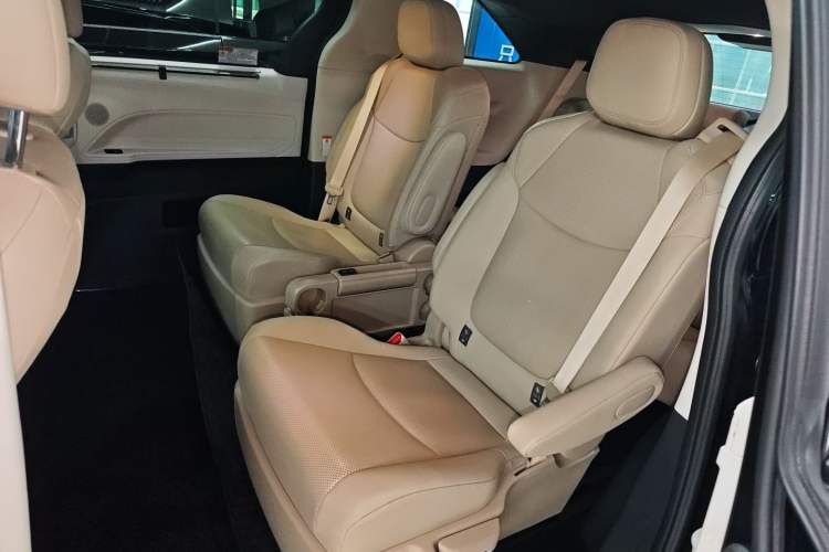 Used Toyota Granvia 2022 2.5L Hybrid Premium Edition