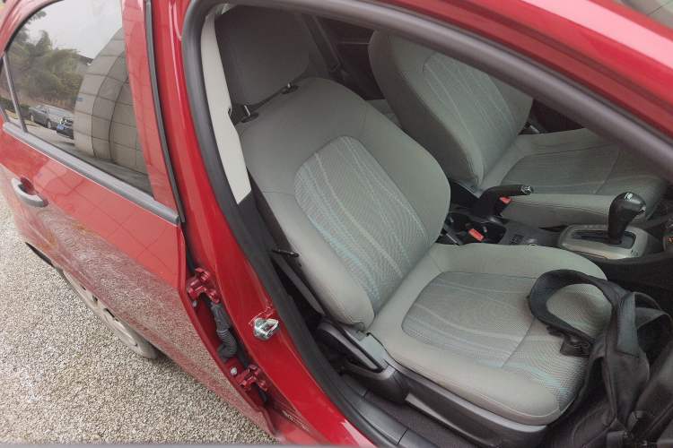 Used Chevrolet Aveo Sonic 2014 Sedan 1.4SL AT Stylish Sunroof Edition