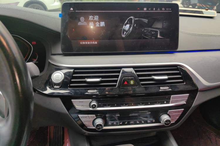 Used BMW 5 Series 2022 Second Facelift 530Li Luxury Version M Sport Package Audio And AC Panel