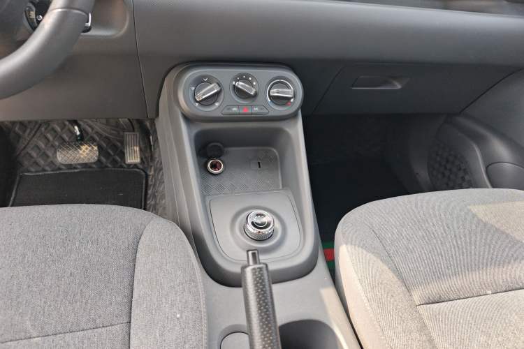 Used Wuling Hongguang New Energy 2025 Extended-Range Hybrid 50KM Comfort Version Gear Lever