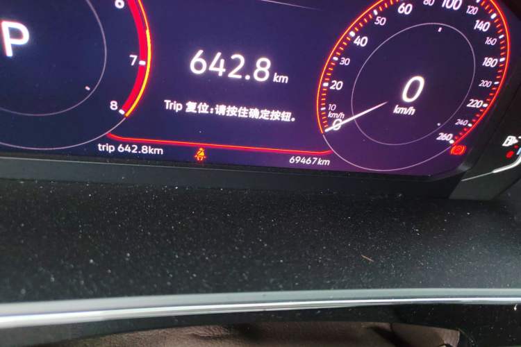Used Volkswagen Passat 2019 330TSI Luxury Edition China VI Standard Odometer Close Up