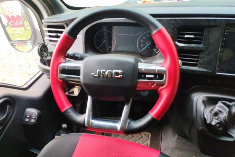 Used JMC Fushun 2022 2.0T Manual Multi-Function Passenger Vehicle Short Wheelbase Low Roof 6-Seater