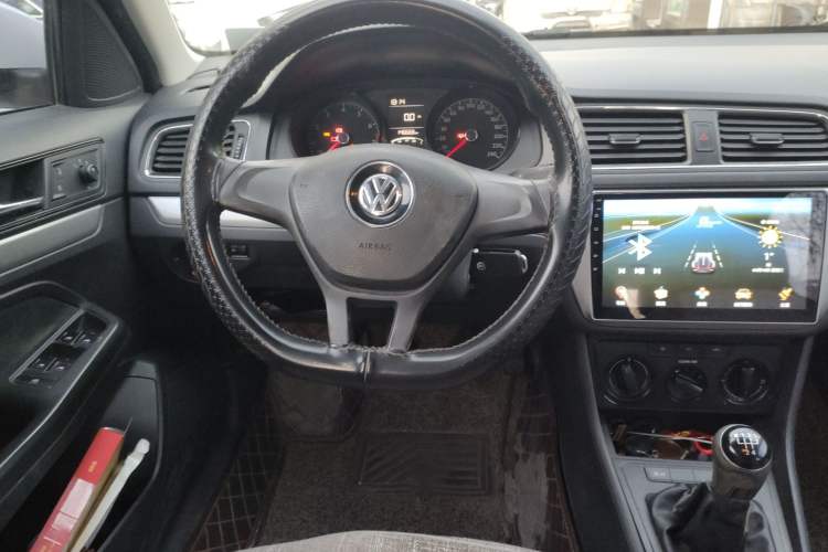 Used Volkswagen Gran Lavida 2015 1.6L Manual Fashion Edition Steering Wheel