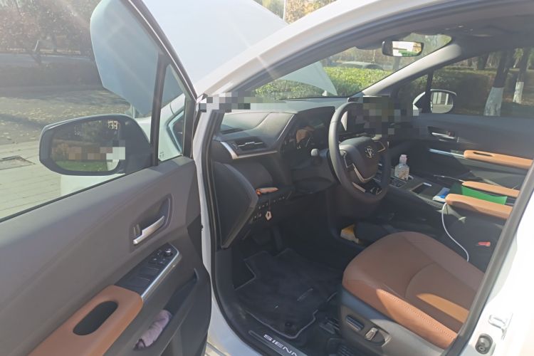 Used Toyota Sienna 2026 Model 2.5L Dual-Engine Four-Wheel-Drive Premium Edition