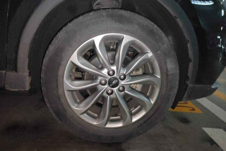 Used Lincoln Corsair 2020 2.0T Two-Wheel Drive Luxury Edition Right Front Wheel Hub