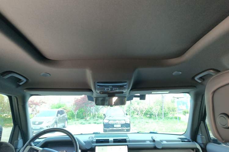 Used Land Rover Defender 2023 Facelift 110 3.0T P400 X-DYNAMIC HSE Headliner