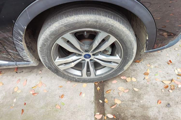 Used Ford Equator Sport 2022 Facelift EcoBoost 170 Prestige Model Right Front Wheel Hub