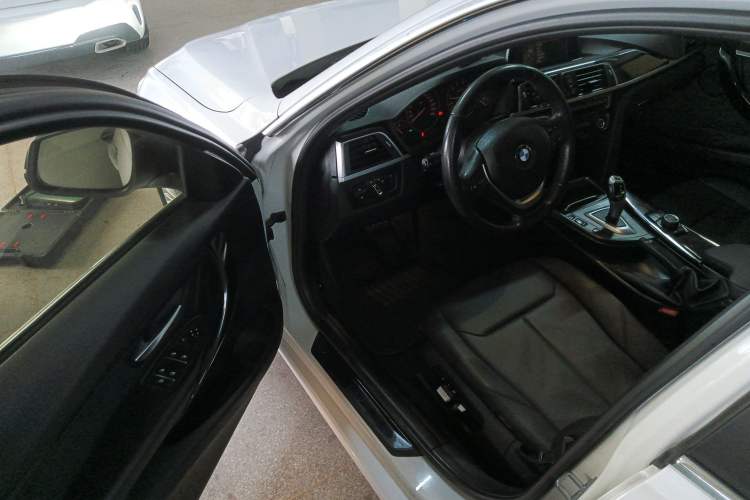 Used BMW 3 Series 2017 320Li Fashion Model
