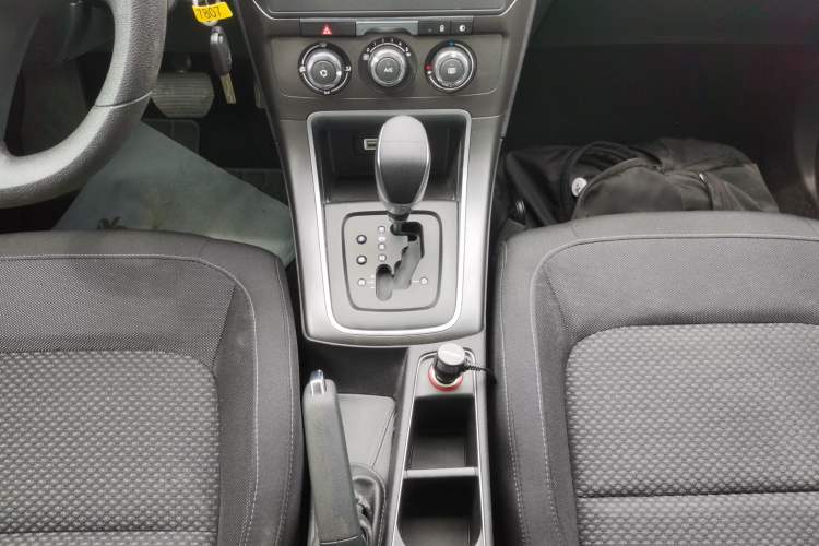 Used Citroen C4 Sega 2016 1.6L Automatic Comfort Model Gear Lever