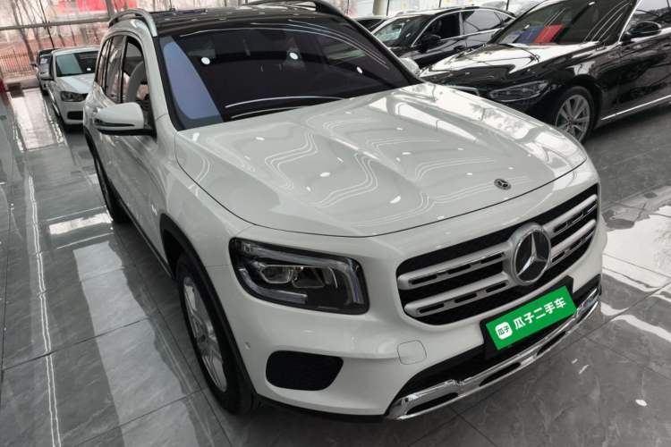 Used Mercedes-Benz GLB 2022 Refresh GLB 200 Dynamic Edition Front Right 45 Deg