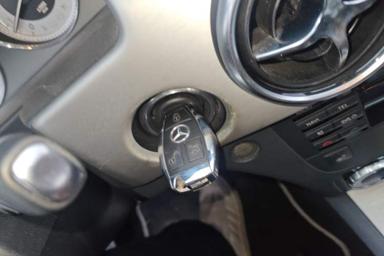 Used Mercedes-Benz GLK-Class 2013 GLK 300 4MATIC Dynamic Sunroof Model