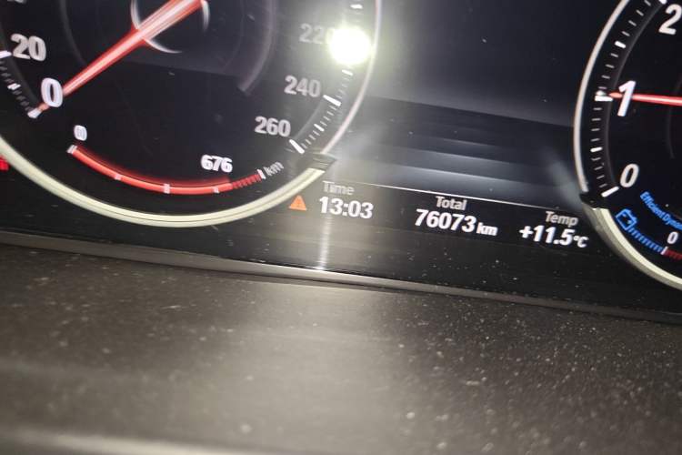 Used BMW X5 2017 xDrive28i Odometer Close Up