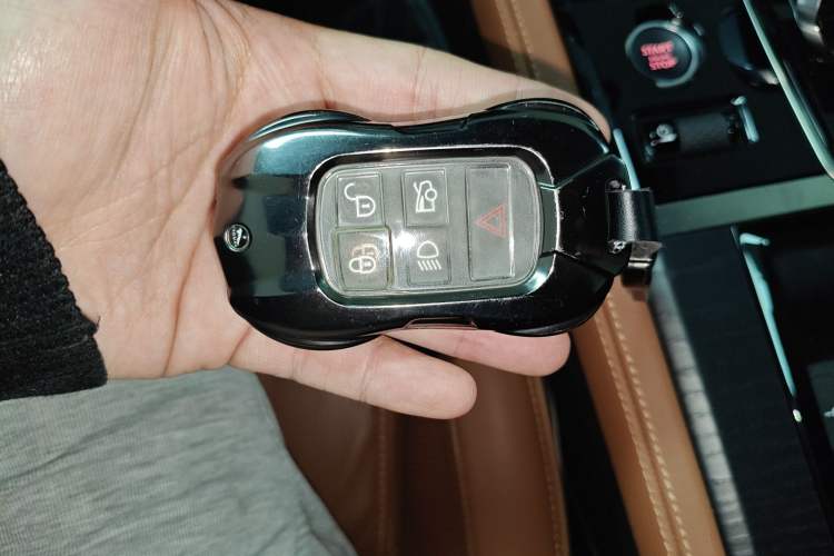 Used Jaguar XFL 2023 XFL 2.0T P250 Two-Wheel-Drive Prestige Luxury Gold Edition Vehicle Key