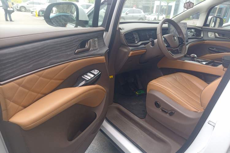 Used Denza D9 2022 DM-i 970 Four-Wheel Drive Flagship Model Driver Seat