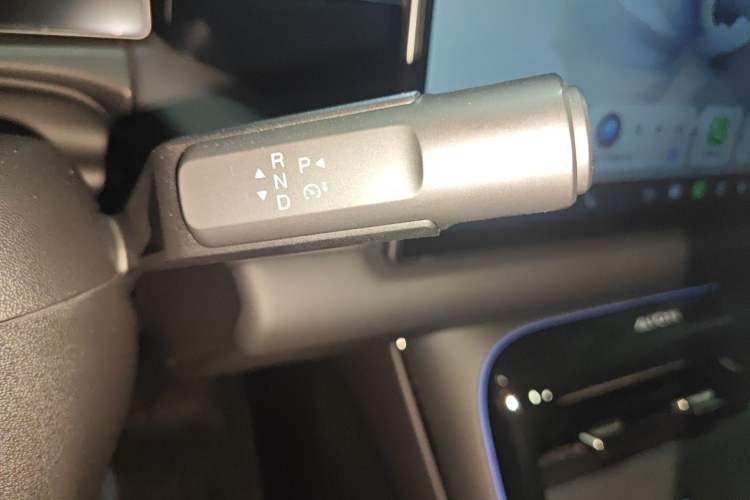 Used AION V 2024 Aion Tyrannosaurus 520 Intelligent Premium Edition Gear Lever