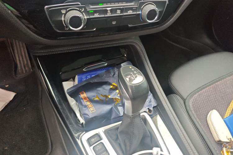 Used BMW 1 Series 2018 118i Sport Edition Gear Lever
