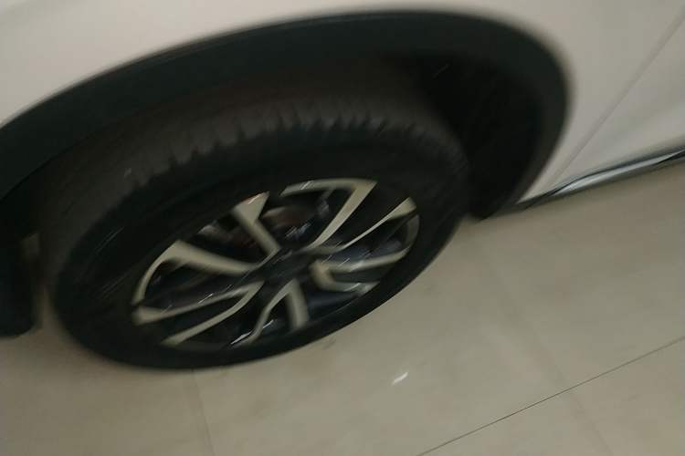 Used Haval H6 2022 3rd Generation 1.5T Automatic Two-Wheel Drive Pro Left Front Wheel Hub