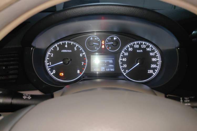 Used Nissan Tiida 2013 1.6L CVT Cool Cafe Edition