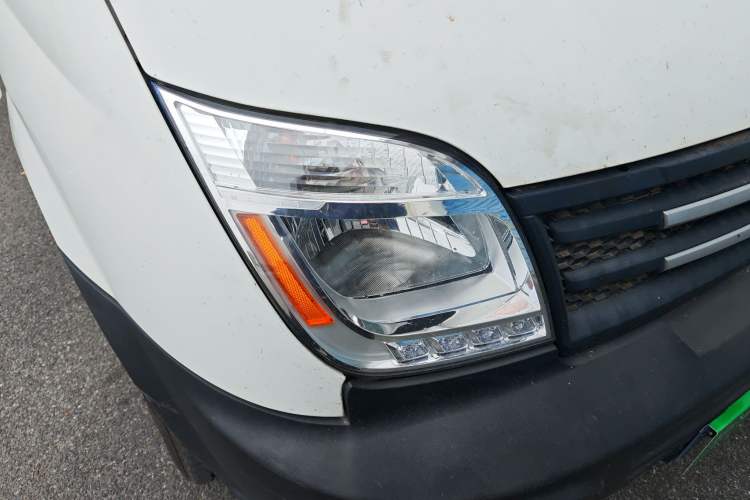 Used SAIC MAXUS Xintu V80 2019 2.5T Classic Model AMT Aoyuntong Facelifted Short Wheelbase Ultra-Low Roof 5/6-Seater