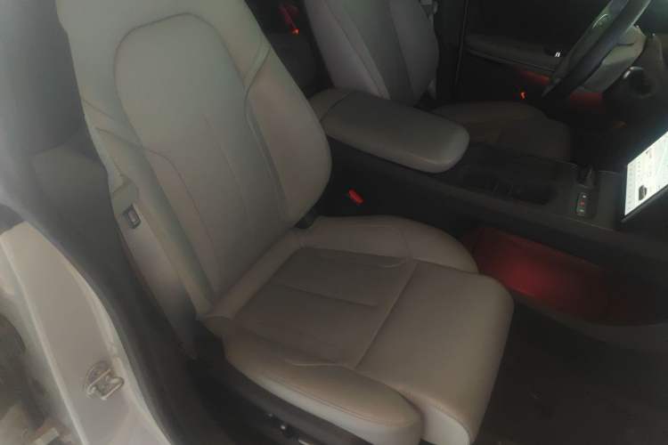 Used Nio ET5T 2024 75kWh Touring Right Front Seat